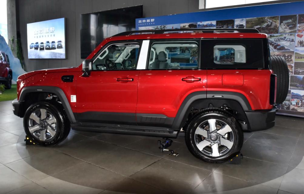 北京越野BJ40增程版新增车型上市，配置有所微调，17.98万值吗？