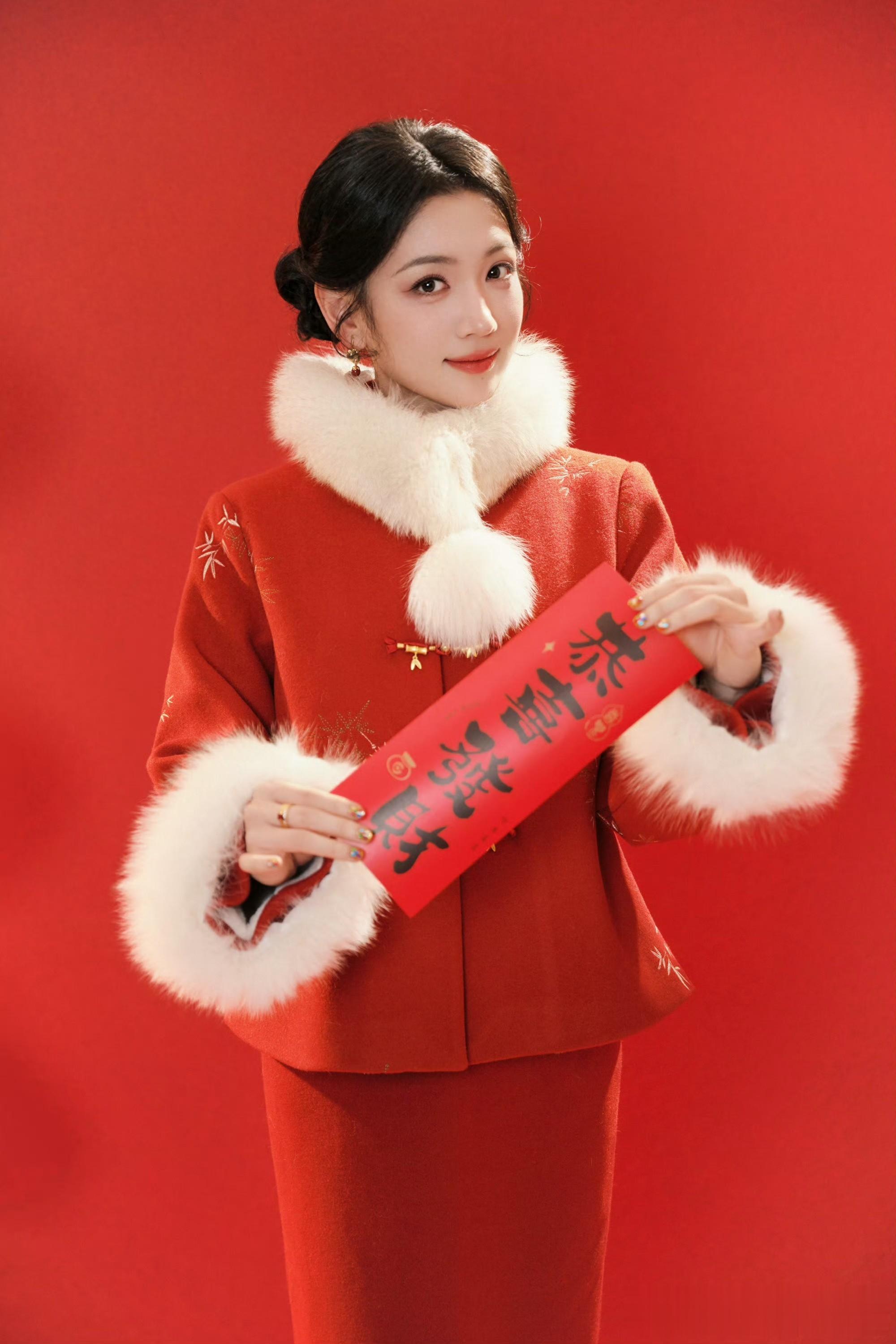 女星代露娃喜迎新春造型：喜气洋洋，女神魅力！