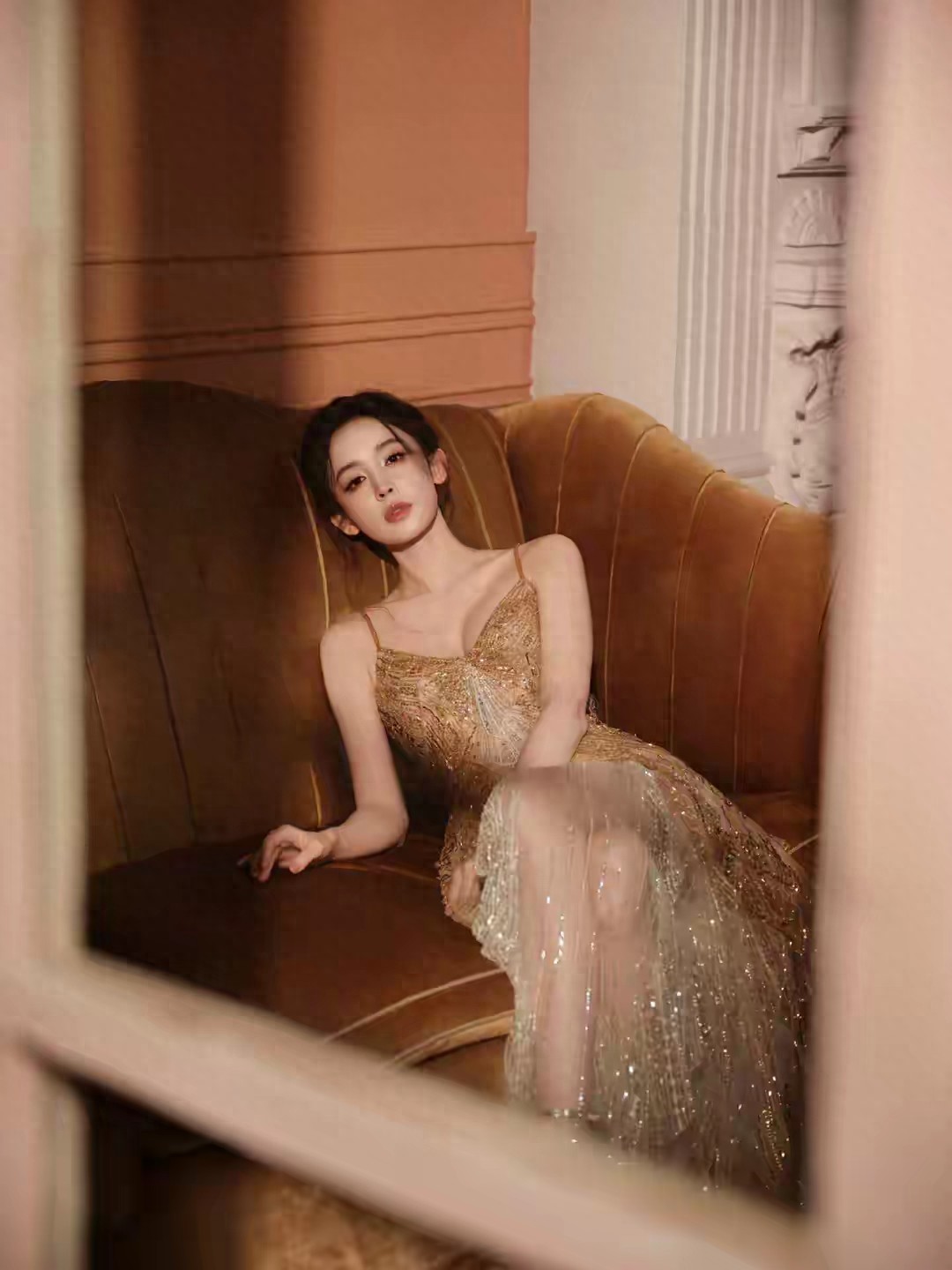 古力娜扎小脚丫好可爱，全身上下都是极品，穿着高跟更美了