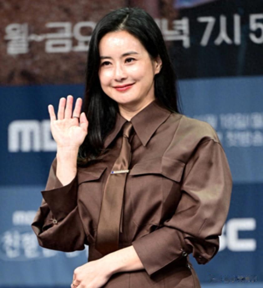 韩国女星嫁入豪门，仅4年后离婚，如今48岁再婚，嫁普通上班族