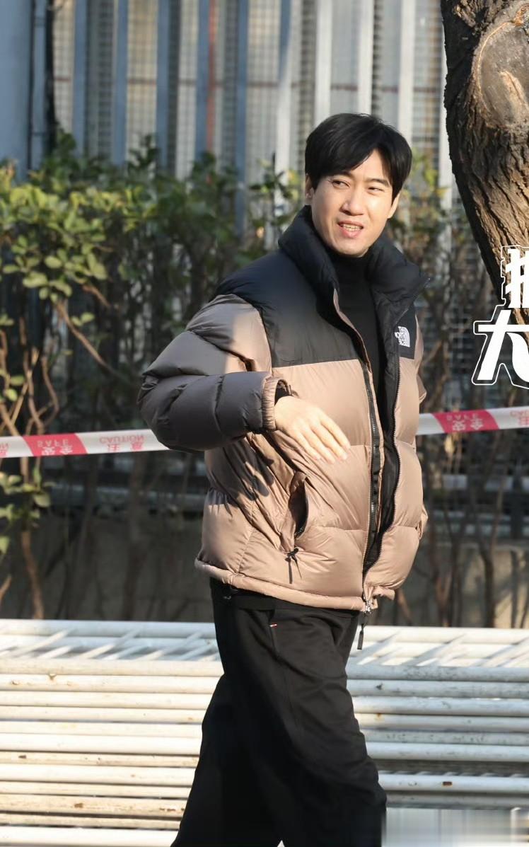 央视春晚第三次联排！近十年最强阵容，网友:今年春晚总算有救了