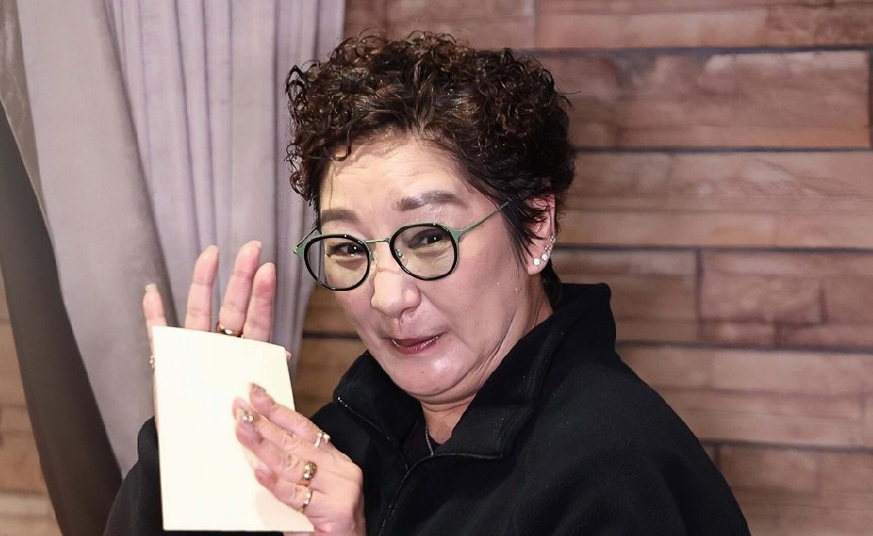 香港知名女星雪梨，已经淡出演艺圈多年