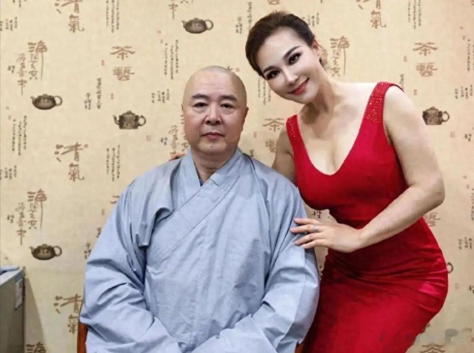 67岁徐少华近况曝光！娶同学杨琨恩爱42年，在县城商演让人唏嘘