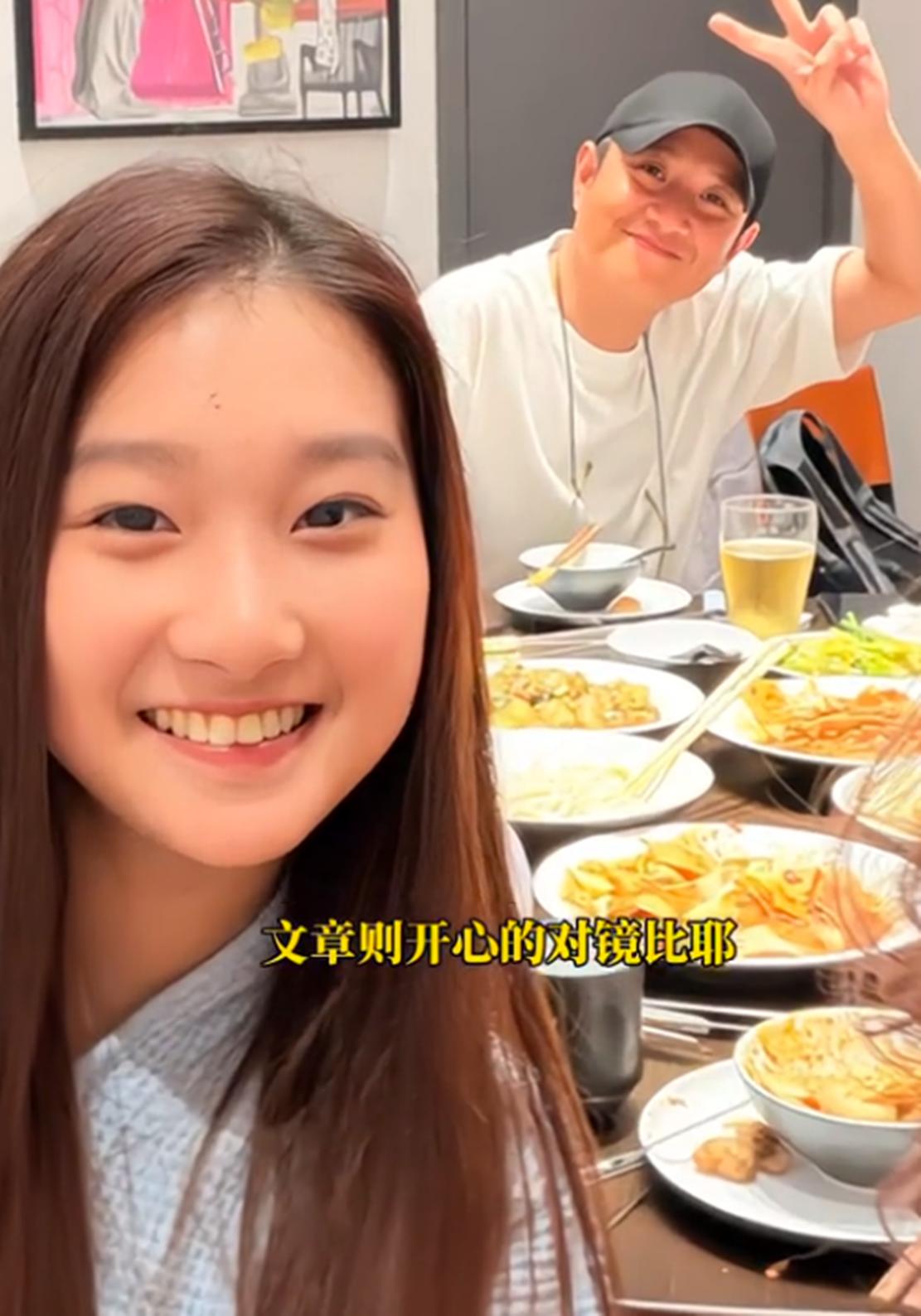 文章开饭店爆火！与两女儿温馨合照曝光，17岁爱马好像妈妈马伊琍
