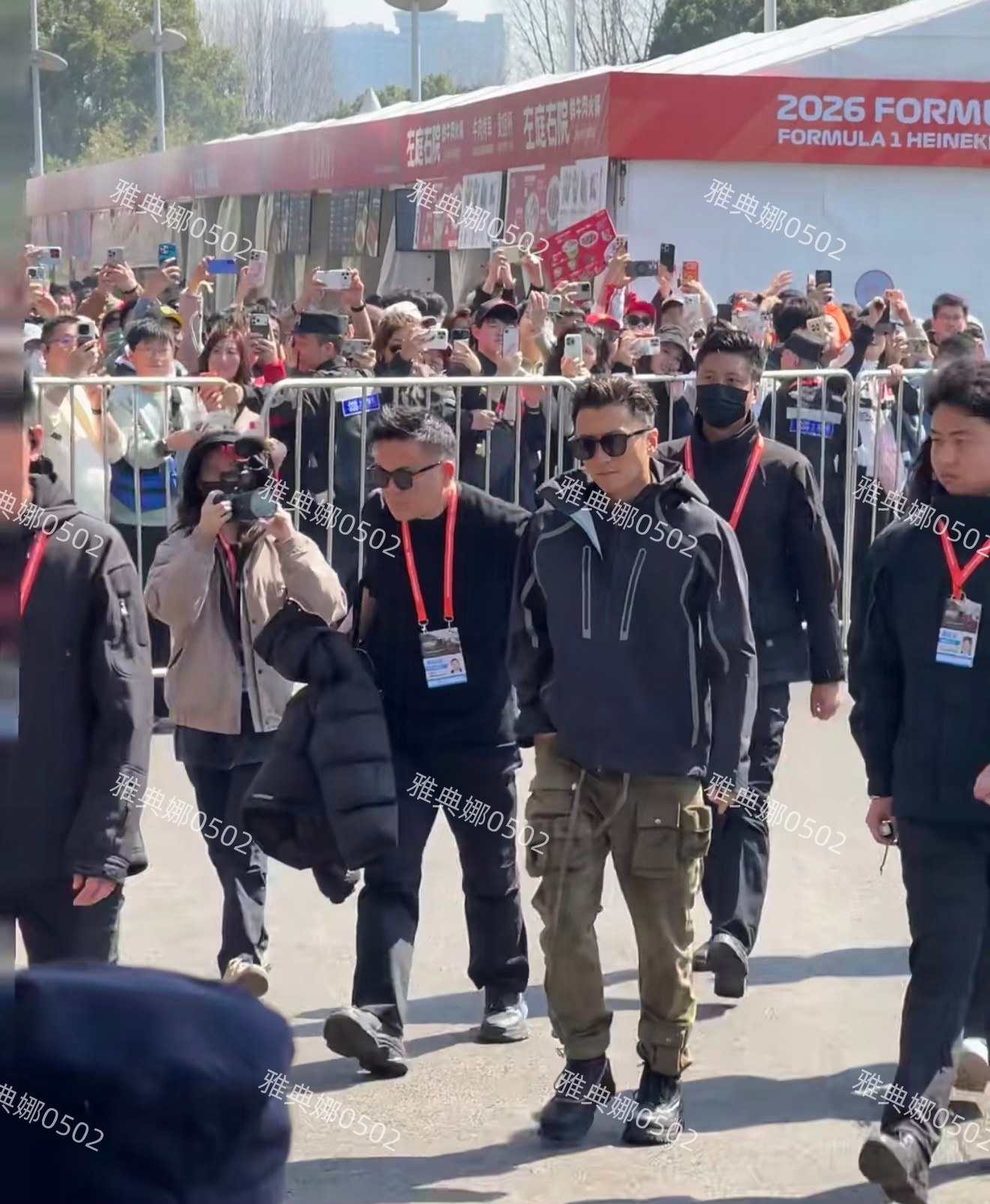 谢霆锋45了还是那样又拽又酷很帅很年轻,就是个子不高有点儿瘦小