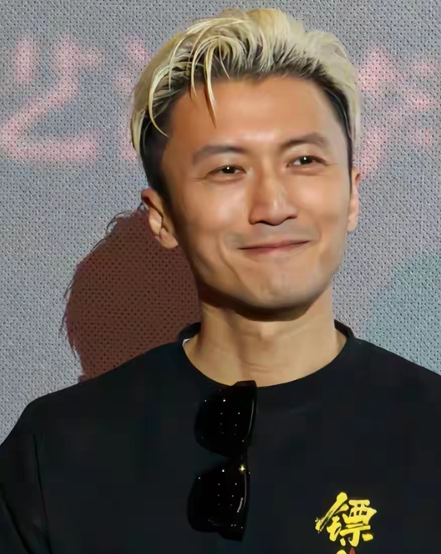 46岁谢霆锋与陈坤亮相，一个脸垮一个臃肿，骨相和皮相差距明显