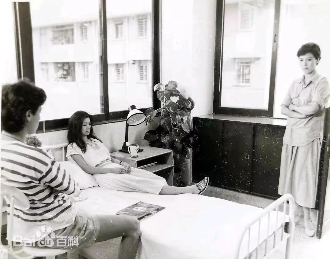 她生得好漂亮,15岁去北漂,影迷追了她5年,如今57岁了依旧单身