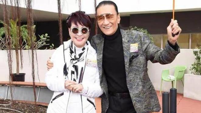 89岁瘫坐在轮椅上的谢贤，两段婚姻皆失败