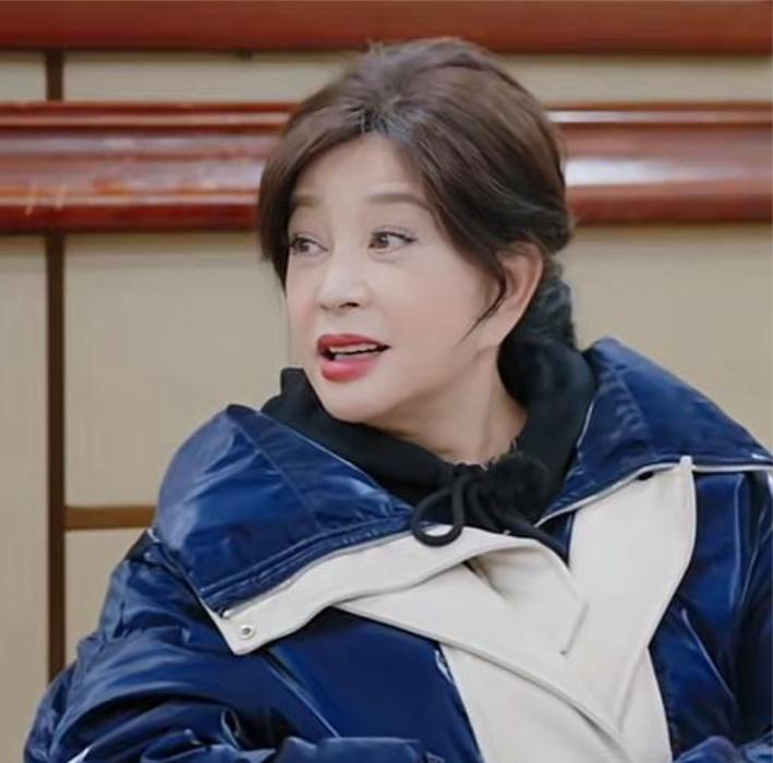 刘晓庆事件升级！家庭情况被扒，妹妹被传投毒、骗钱只是冰山一角