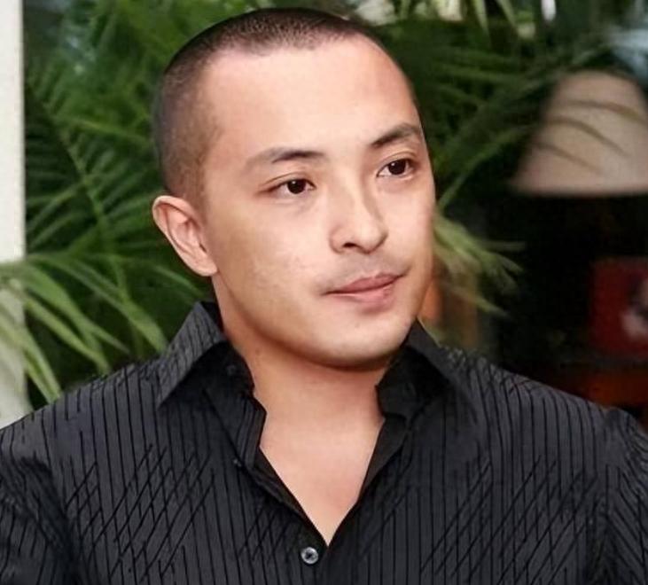 与曾黎分手4年，转身娶饶敏莉的富大龙，现在过得怎么样？