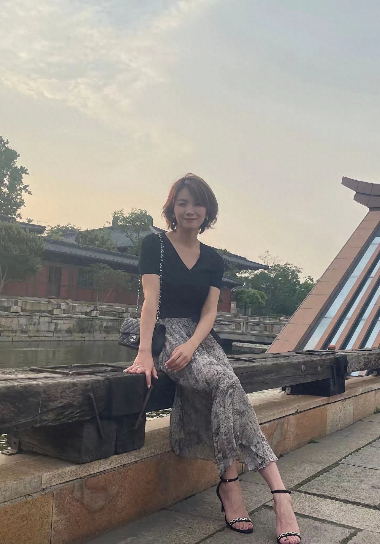 离开陈思诚后,她闪婚外国富豪7个月就离婚,如今单身带娃很潇洒