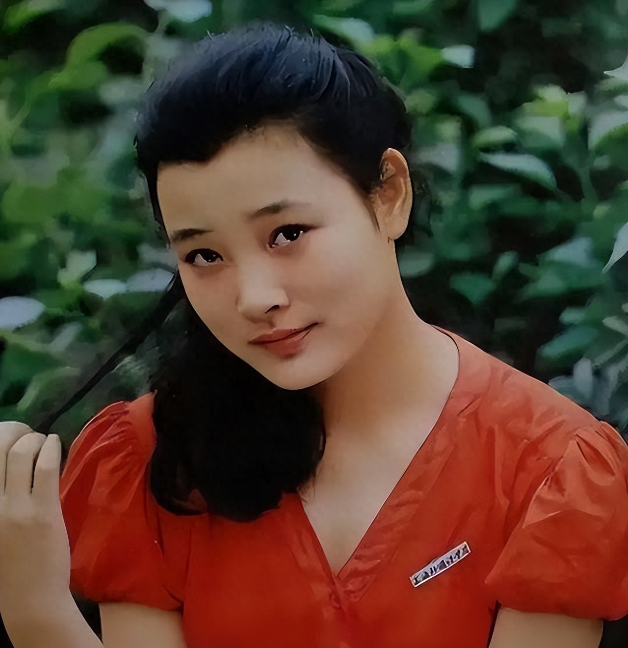 让春晚导演给全国观众道歉，入美国籍后却回国捞金，陈冲凭什么？