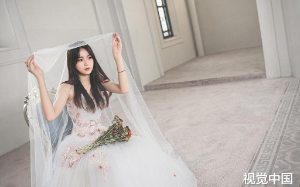 未婚妻秘书在婚宴门口笑我穷酸，她反让我道歉，转身另娶她仇家