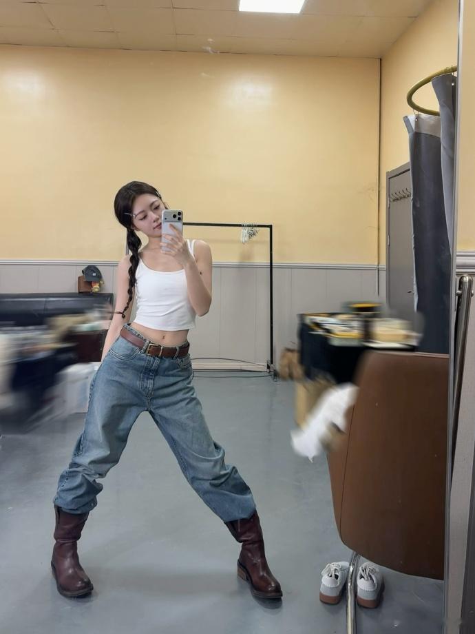 赵今麦最新日常自拍，瞬间刷新全网对她的认知。