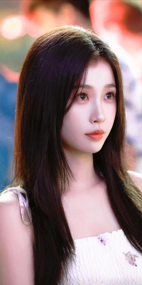 爷爷是钢铁大佬,父亲是上海富豪,她一头扎进娱乐圈混成流量顶流