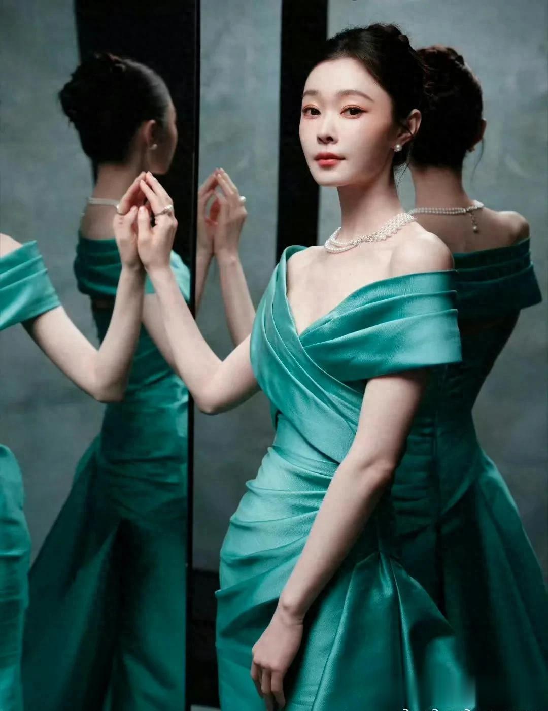 微博之夜出图：辛芷蕾高定加持卢昱晓神女造型，看得出大家都很卷