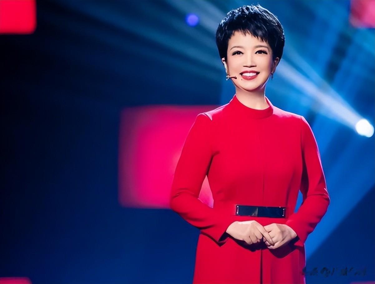 与蔡国庆是青梅竹马，照顾瘫痪父亲11年，如今黄薇终于苦尽甘来了