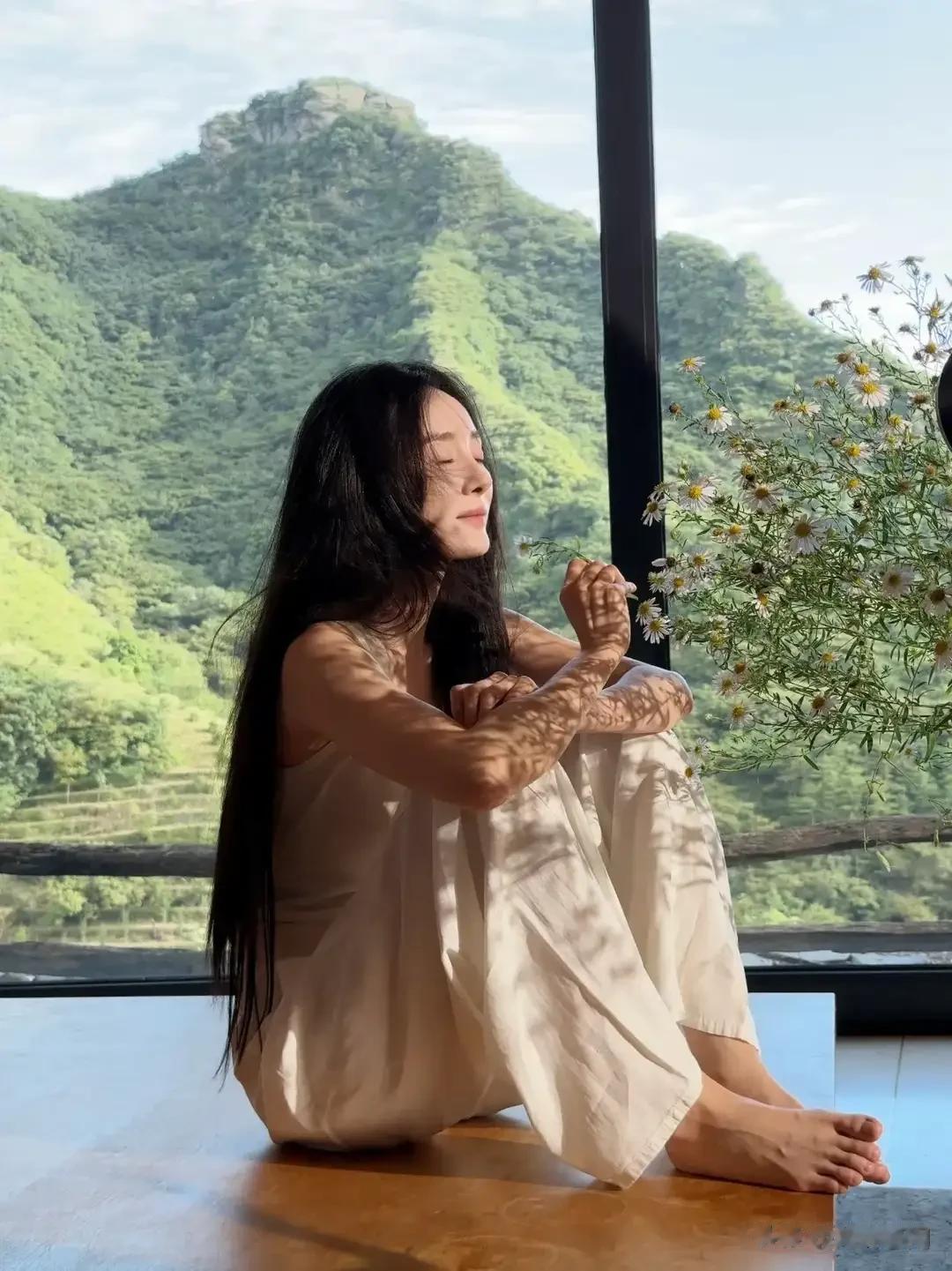 杨幂连脚丫子都是香香的!