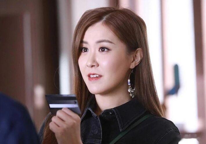 一年三部剧狂捧仍不红，TVB这位当家花旦，问题到底出在哪？