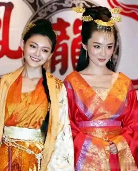 大S的面相太单薄了。她同框霍思燕，霍思燕面部饱满，一副福相。