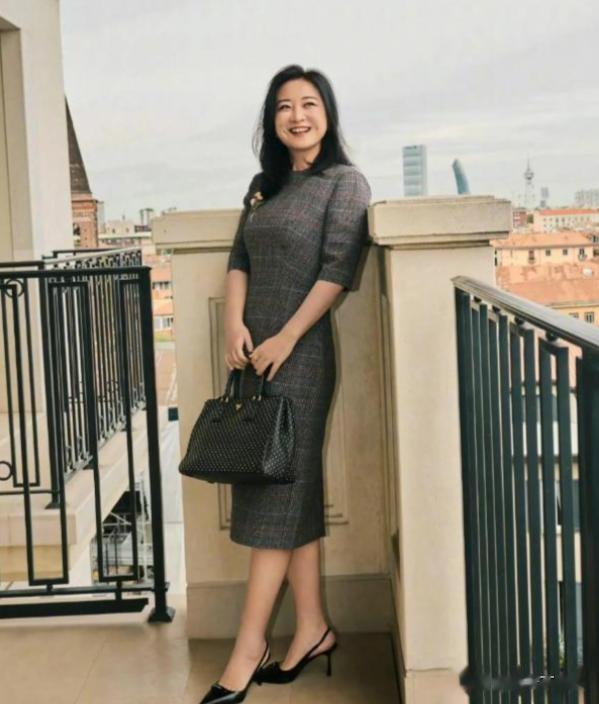 王晶没撒谎!退出春晚、和沈腾散伙,性格大变的贾玲 印证他说的话