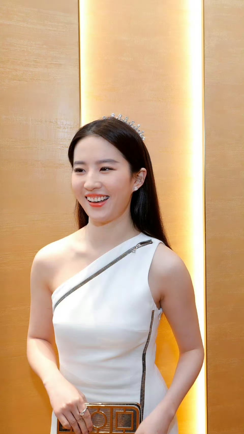 刘亦菲2017年4月13日出席宝格丽上海新品活动