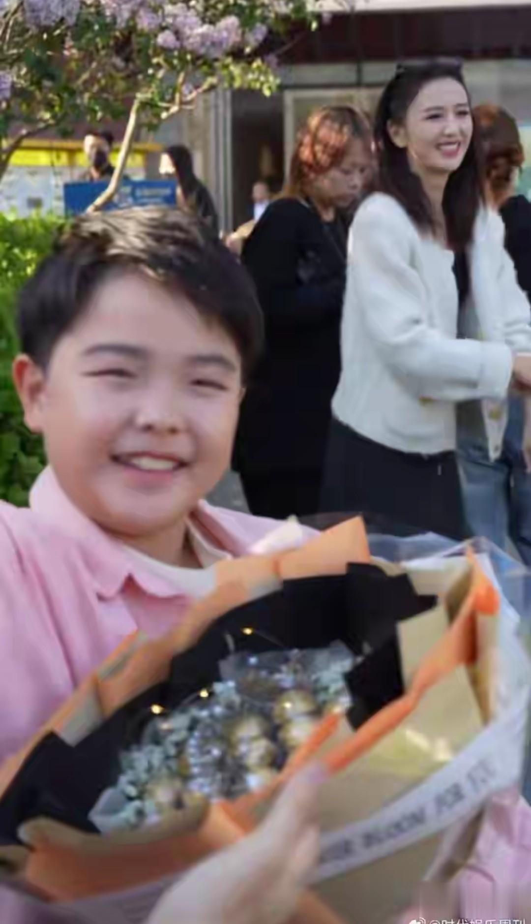 网友：陈思诚祖宗18代都要感谢佟丽娅，她生了一个清爽版的自己