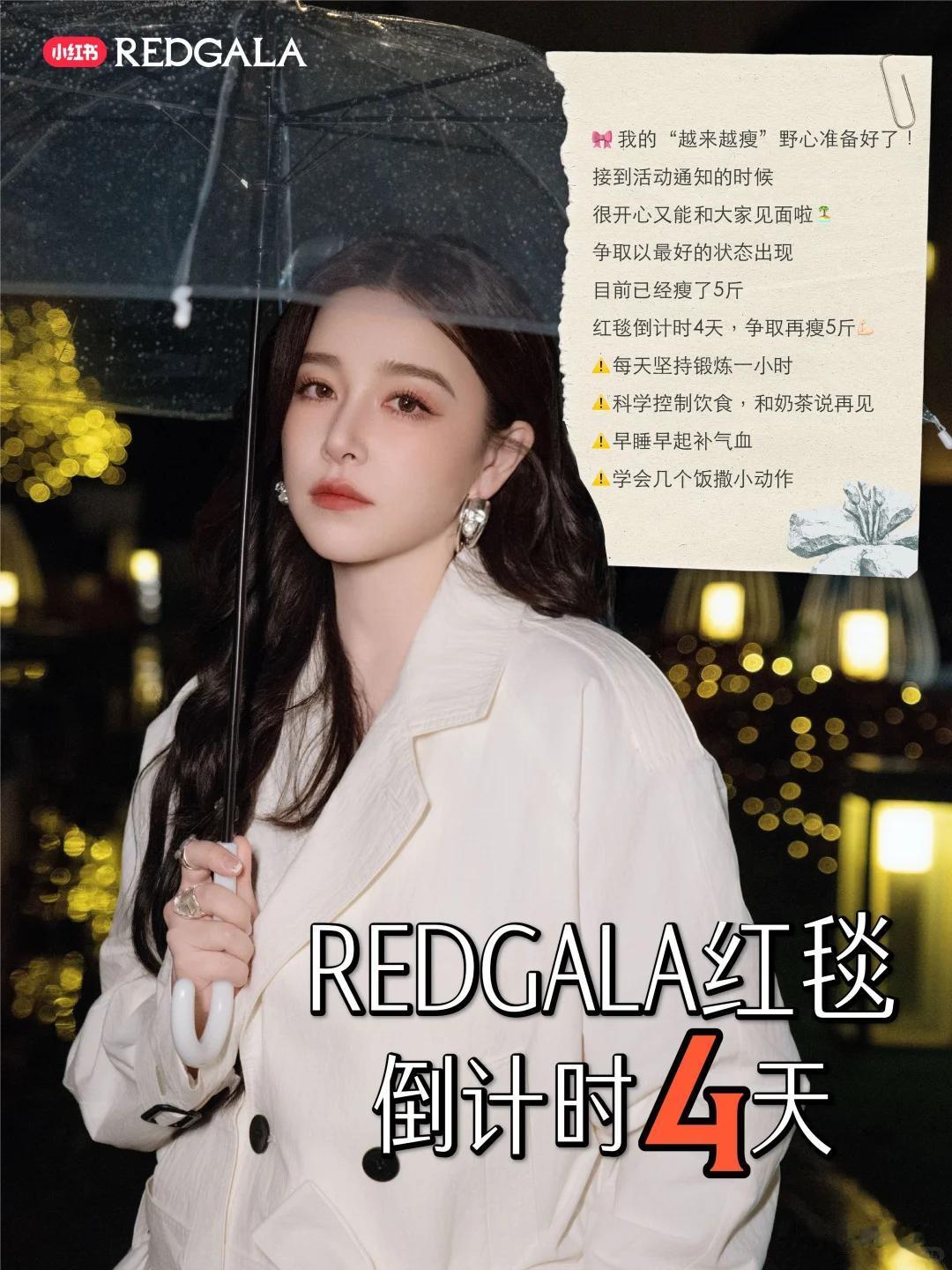 阚清子产后现身机场！手上鸽子蛋大钻戒抢镜，富豪老公拎包似保姆