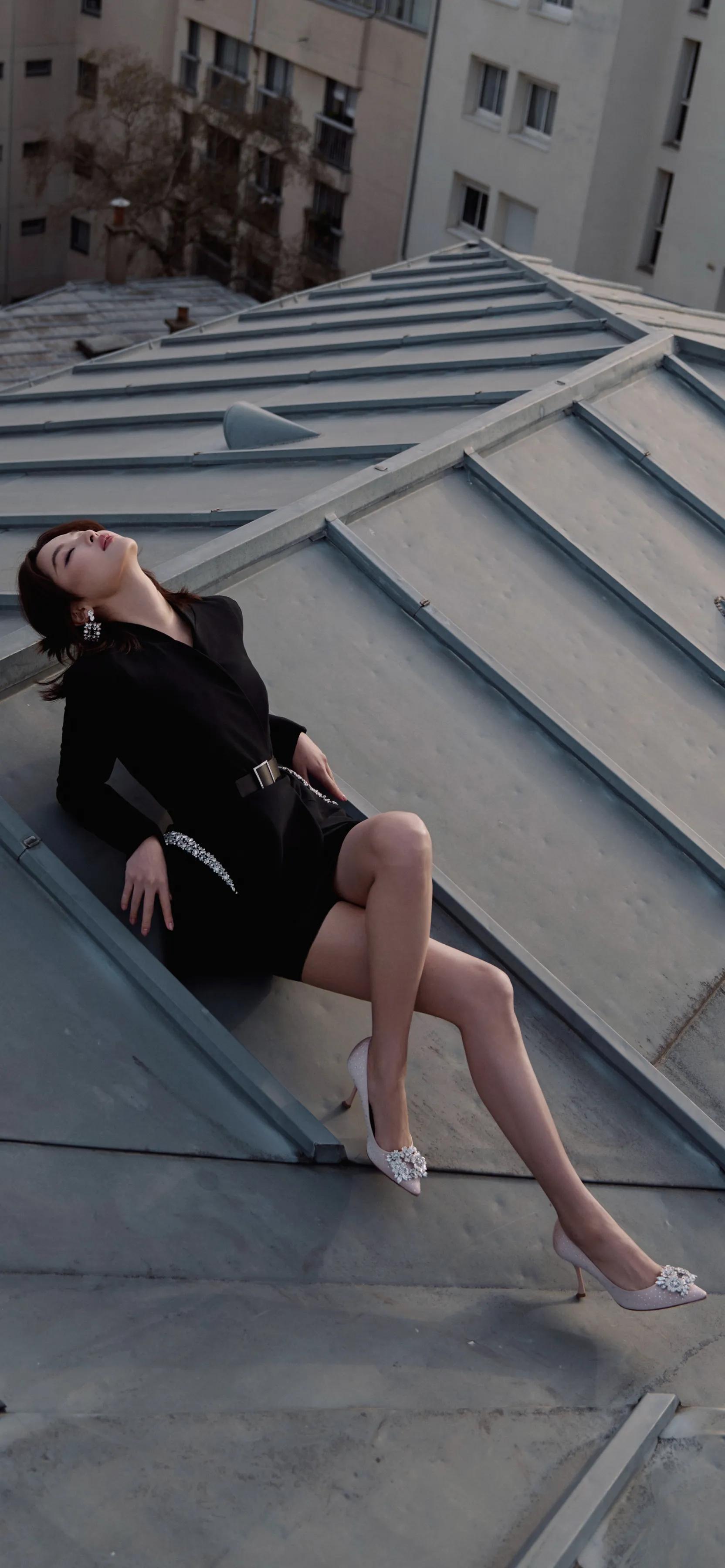 辛芷蕾-完美线条大长腿!