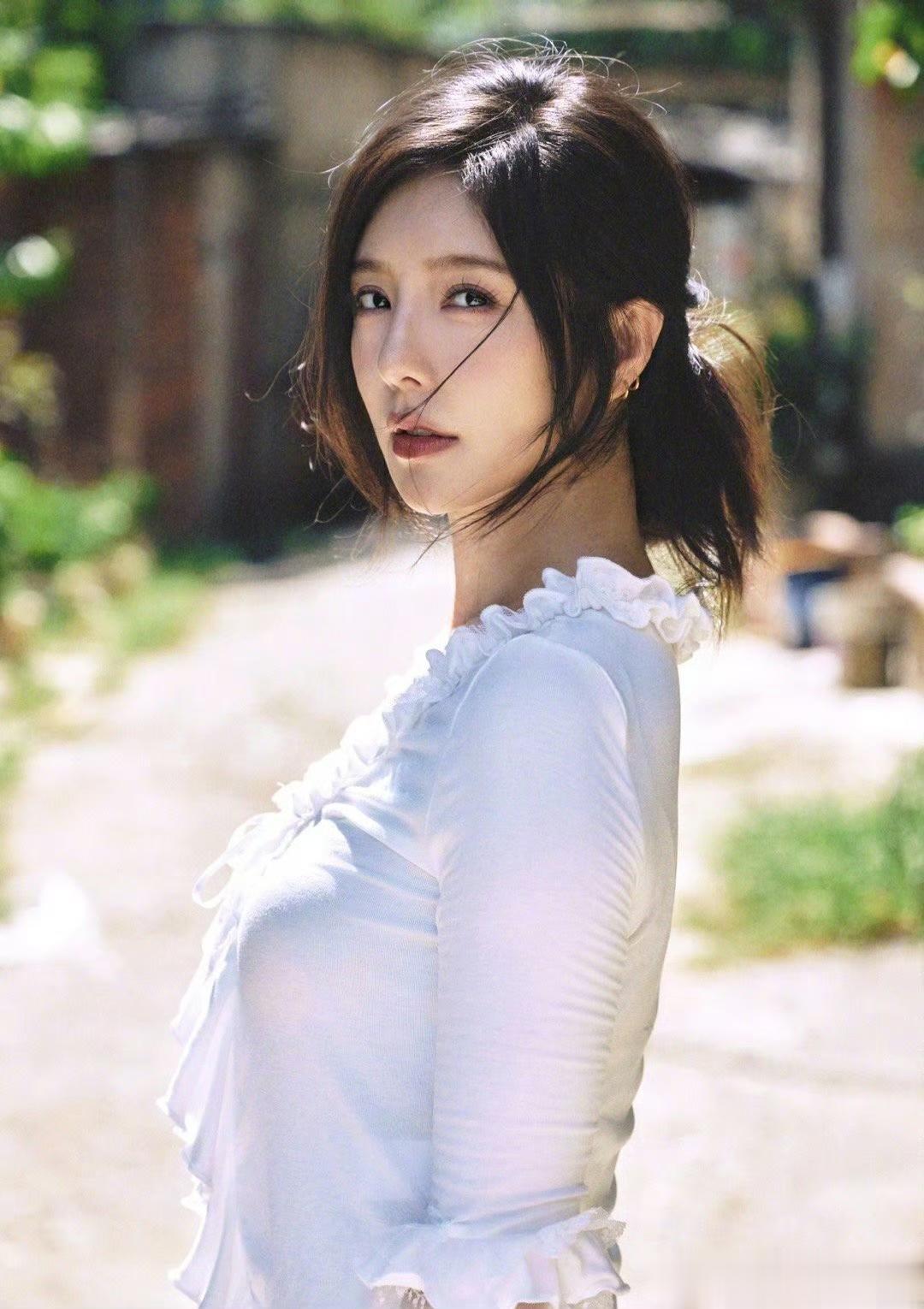 赵奕欢身材饱满，妥妥的女神