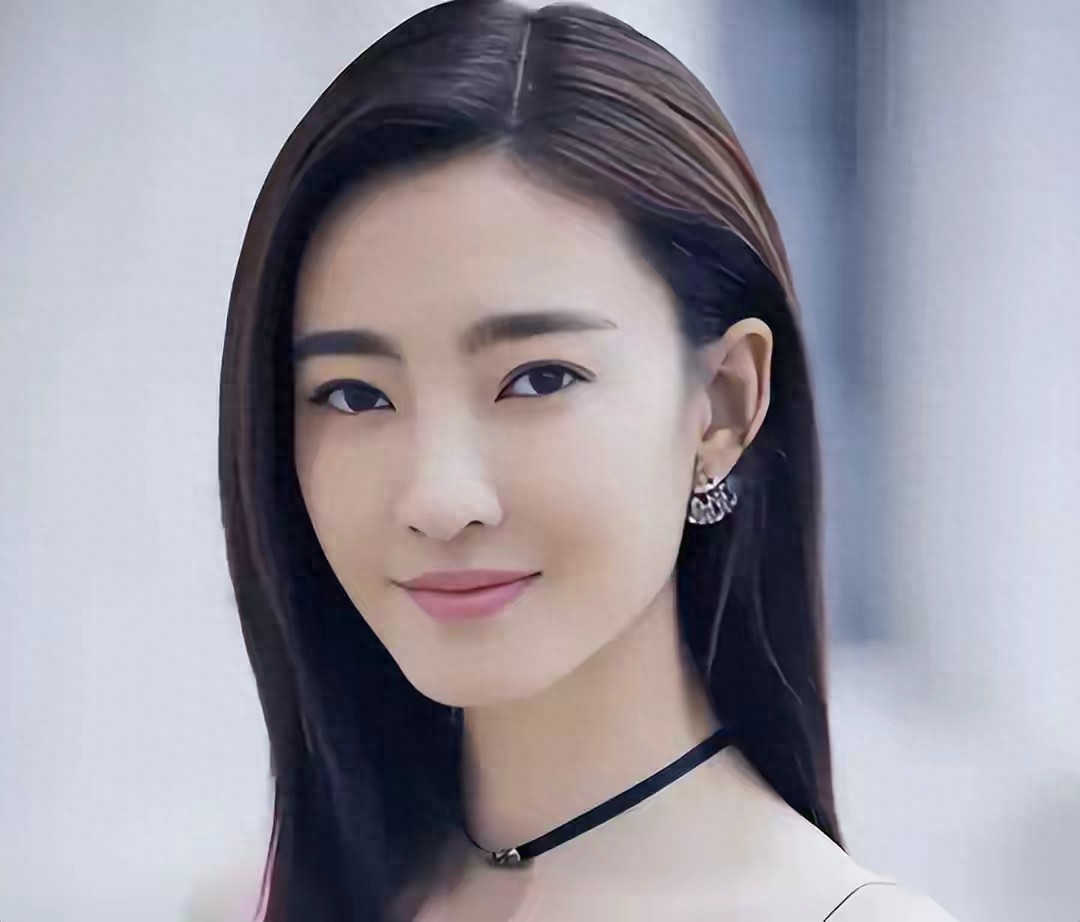 诈骗13.9亿，千万豪车，成堆金条被拍，才知王丽坤夫妇究竟多奢靡