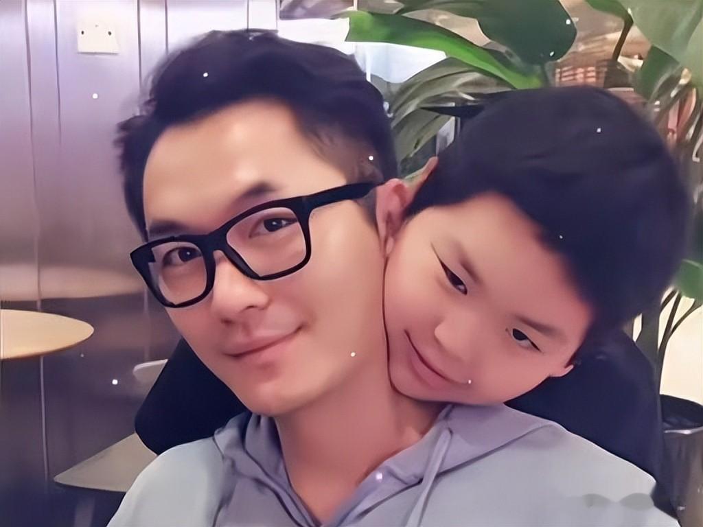 他是上海著名演员，比陆毅帅，比刘恺威演技好，出道30年始终不火