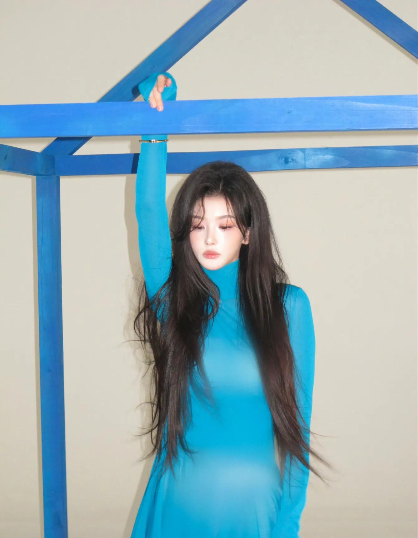 孔雪儿，是很久不见的黑长直。