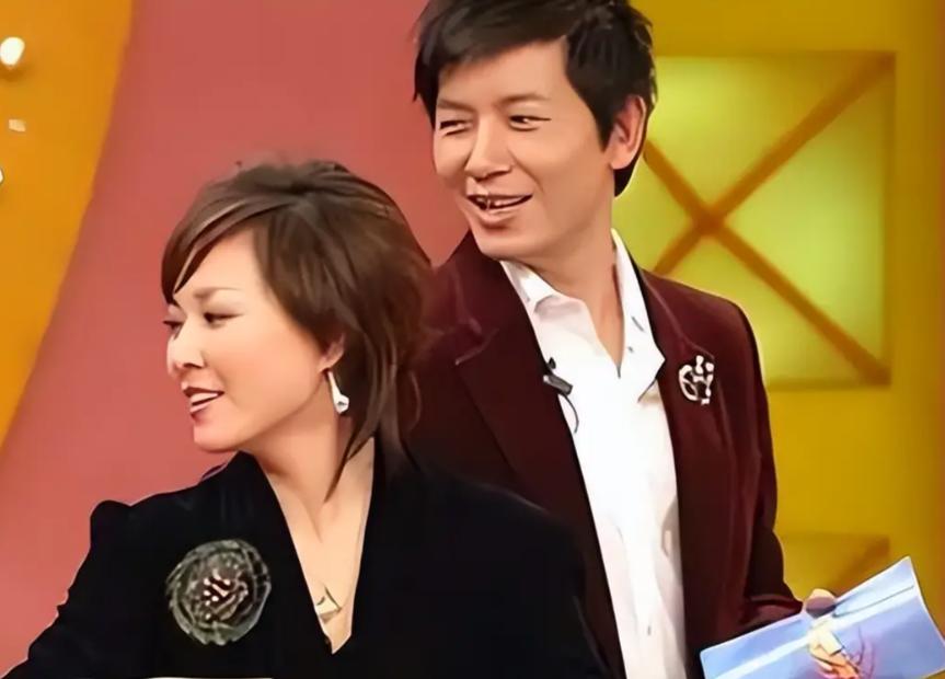 与李静牵手散步近1个月,戴军再曝猛料,又暴露一个小圈子的恶俗