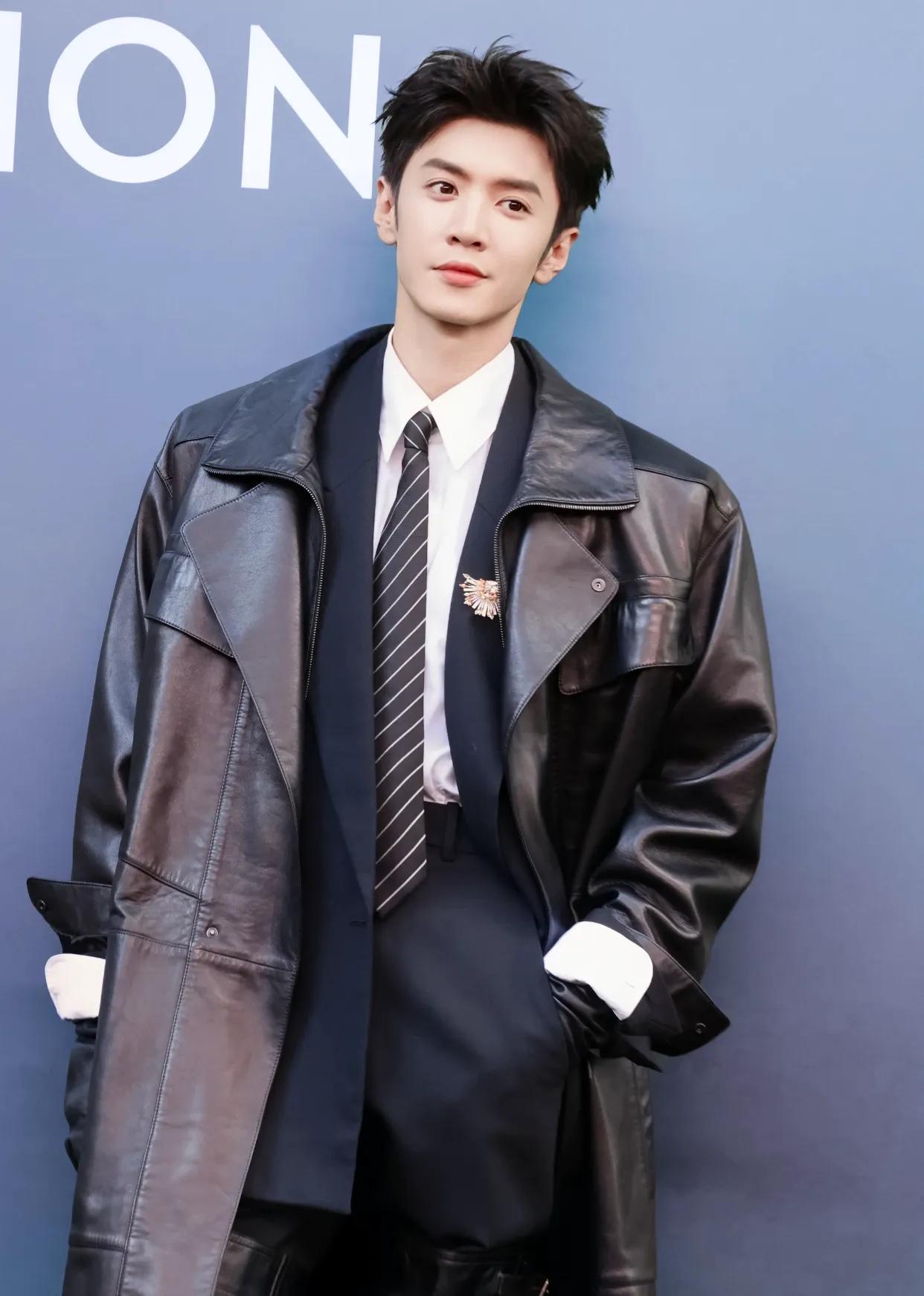 帅爆了!陈哲远寸头造型,粉丝直呼“老公”,完全看不出是假发