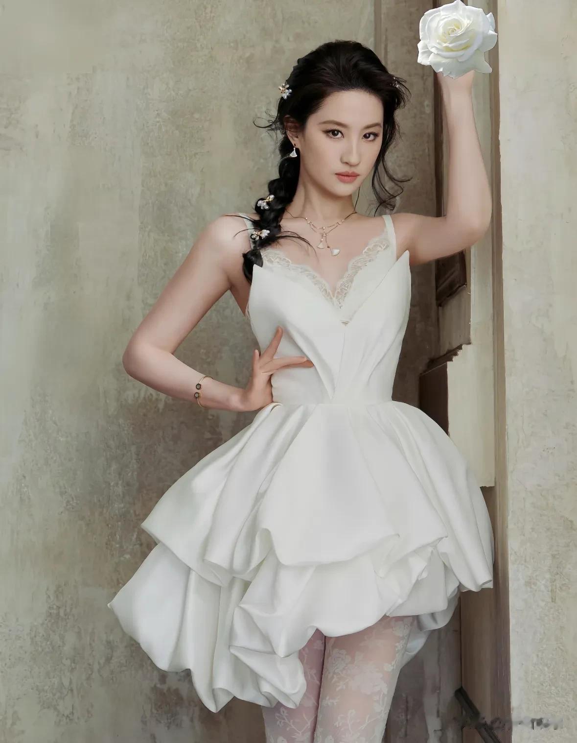 刘亦菲代言国货品牌太绝了！往那儿一站，几十块的衣服像大牌