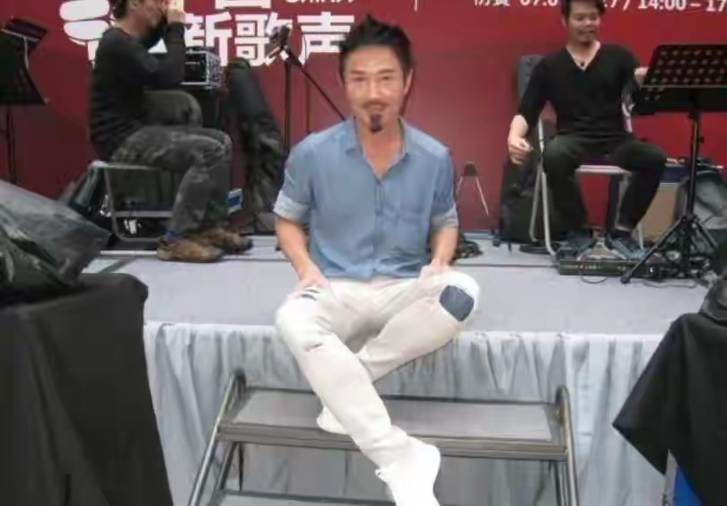 香港知名音乐人周启生怒斥王晶装专家,消费已故巨星,博眼球赚钱