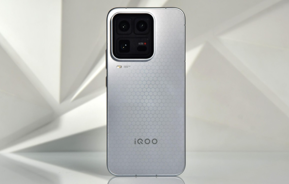 vivo突然發布新機，24GB+1TB+451萬跑分，首銷期售價“一降再降”