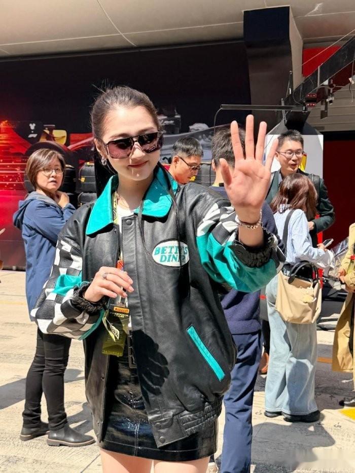 不得不说，关晓彤的身材和颜值，在现在的娱乐圈真是独一档的存在
