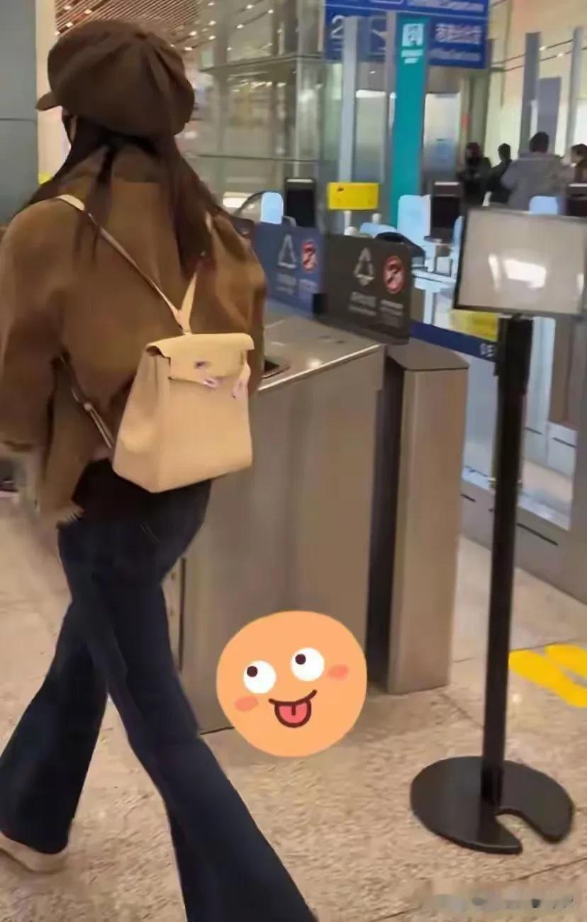 白鹿曾舜晞四人又出国了，娱乐圈少见的真朋友私下聚得比拍戏还勤