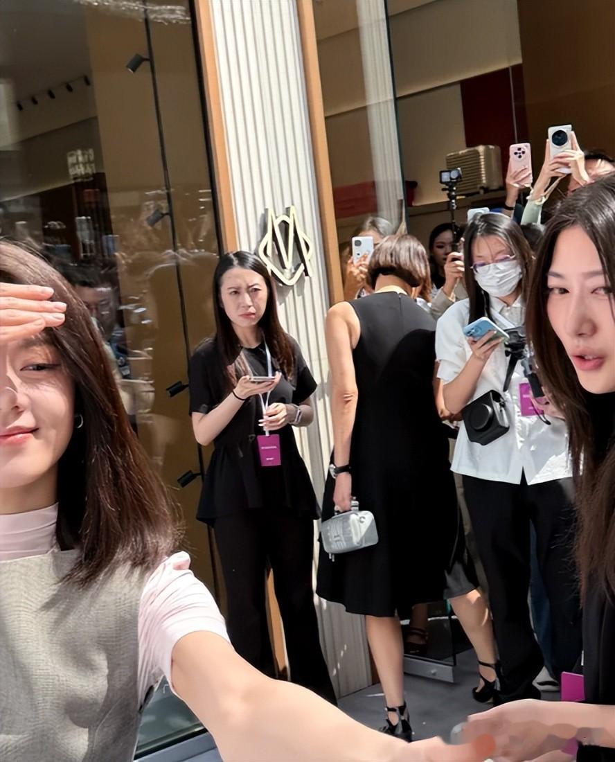 成都活动太真实！赵今麦暴瘦变成熟，钟镇涛女儿虎背熊腰没星味儿