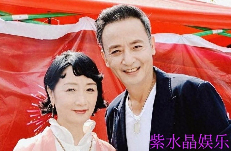 从红楼剧组到相伴39年，侯长荣陈剑月才是娱乐圈真·清流夫妻！