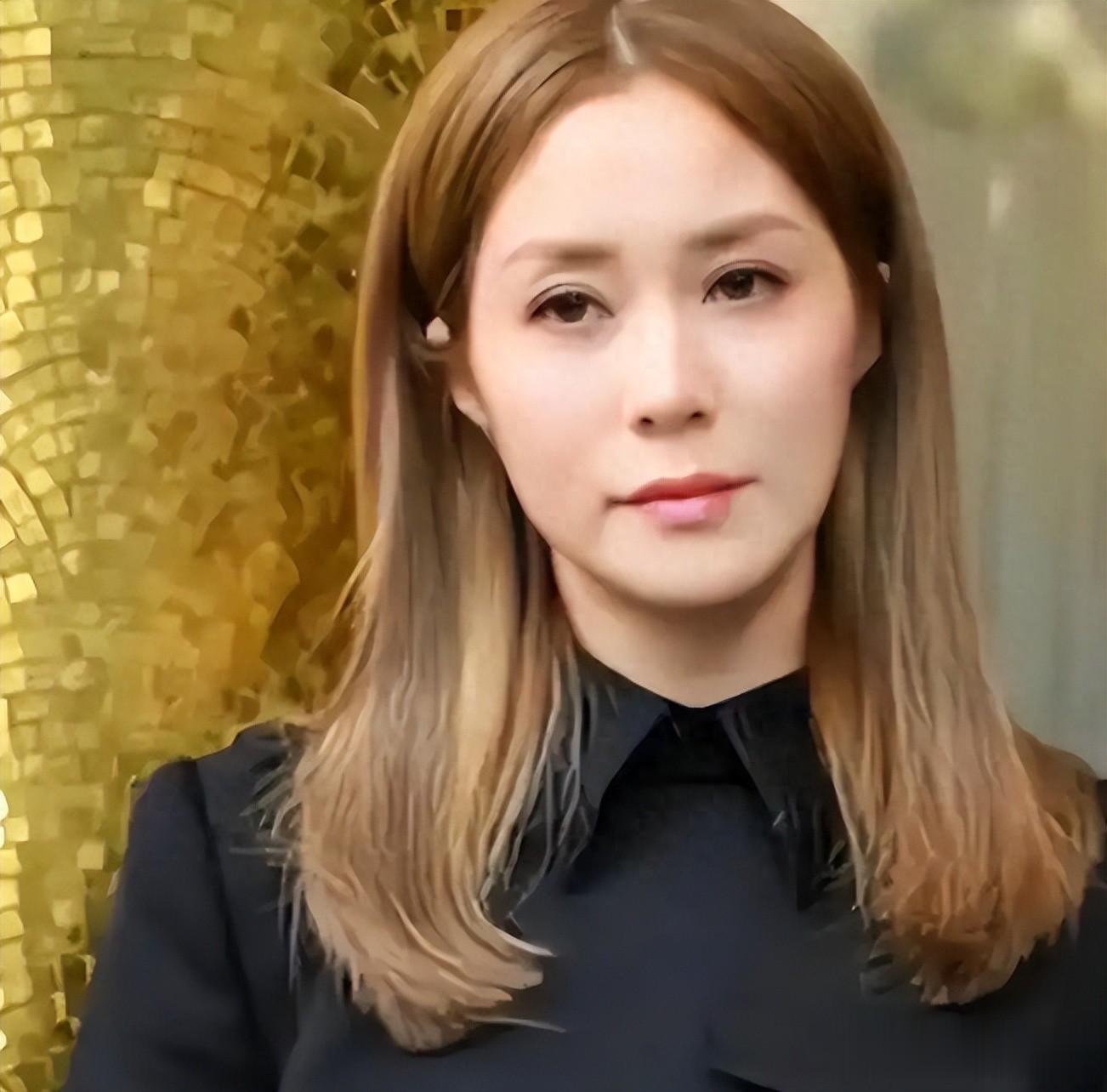 徐子淇闪现恒基地产50嘉年华C位,千亿豪门老板娘宝座,轻松拿捏