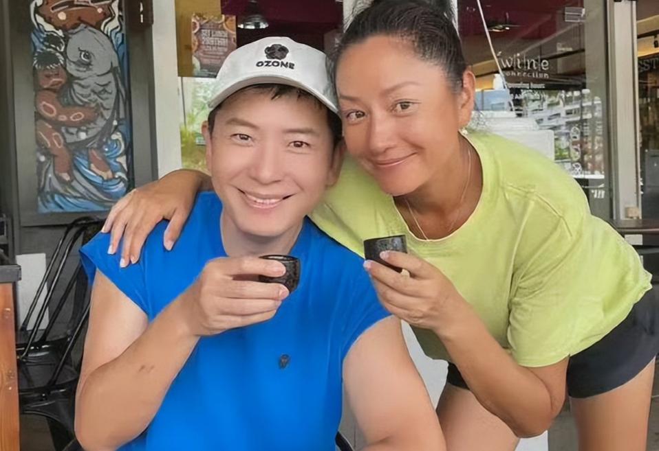 与李静牵手散步近1个月,戴军再曝猛料,又暴露一个小圈子的恶俗