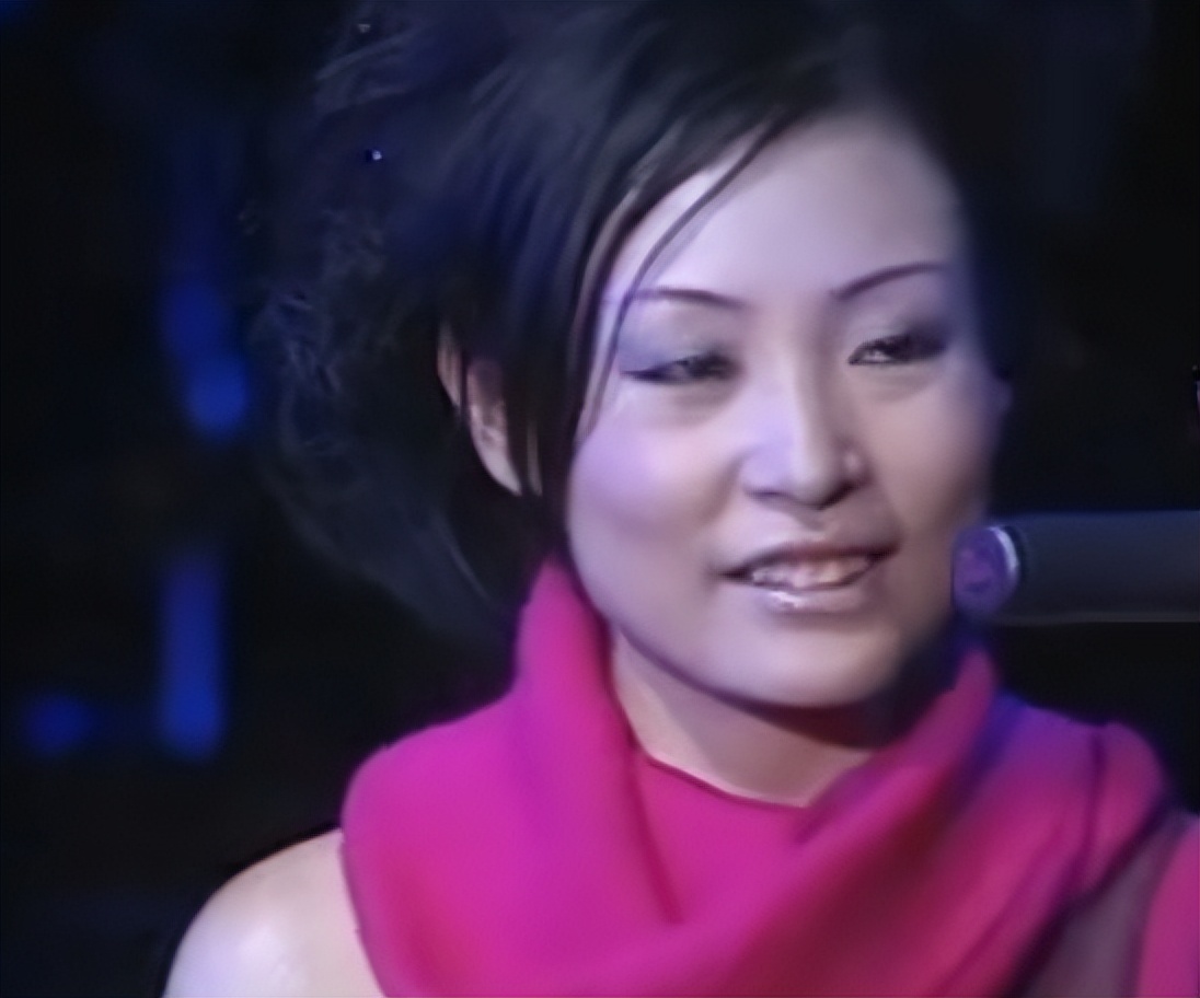 原来她早已去世!23岁爆红,第一个在鸟巢开唱的歌手,39岁绝望离世