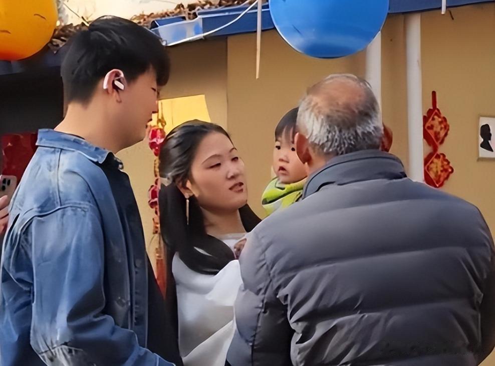 与大衣哥儿子分开后，陈亚男的这次订婚，再婚条件要求有哪些？