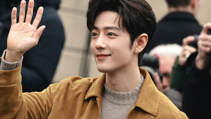 时装周成“照妖镜”，怼脸拍、无修图，明星的真实颜值全照出来了