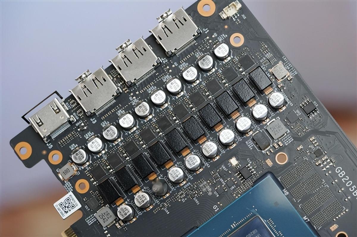 嘻哈涂鴉太吸睛！七彩虹RTX 5070 Ultra OC 12GB圖賞