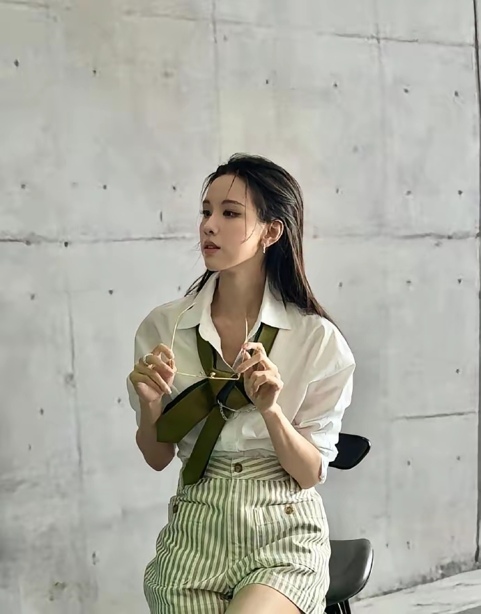 陈都灵高智性感学姐