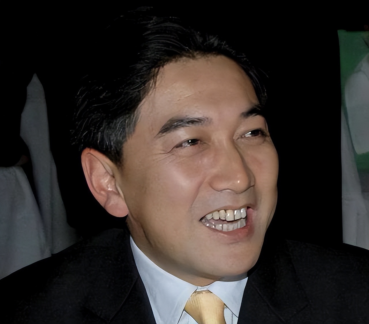 官媒发文，高调官宣水均益新身份，移民海外传闻去年早真相大白